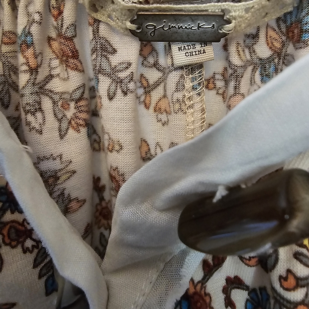 GIMMICKS - Picture 6 of 11